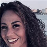 Docente di materie umanistiche con la passione per gli studenti di tutte le età e per l'insegnamento, impartisce lezioni